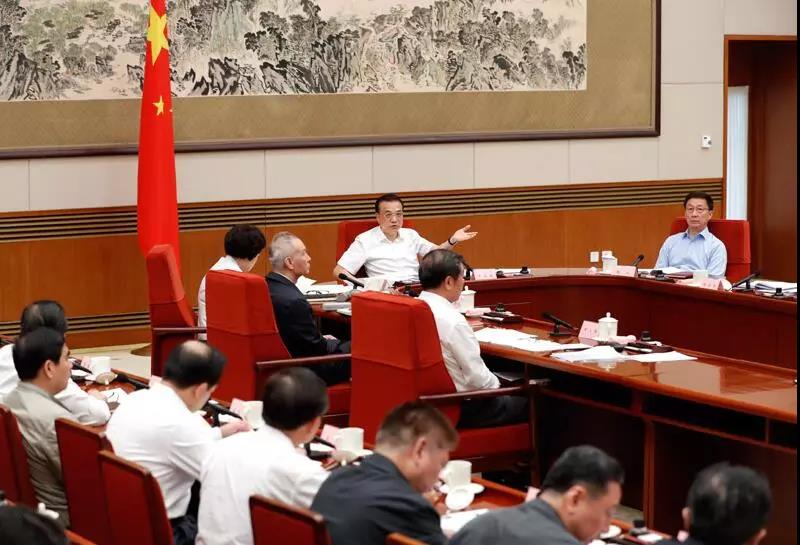 李克強:推動燃煤電廠和鋼鐵產能超低排放改造 促進工業爐窯全面達標排放